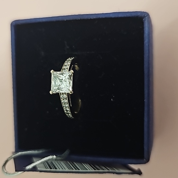 SWAROVSKI WOMENS RING - Picture 3 of 6